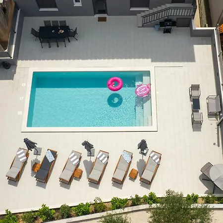 Appartement Luxury Lorena - Private Heated Pool - *