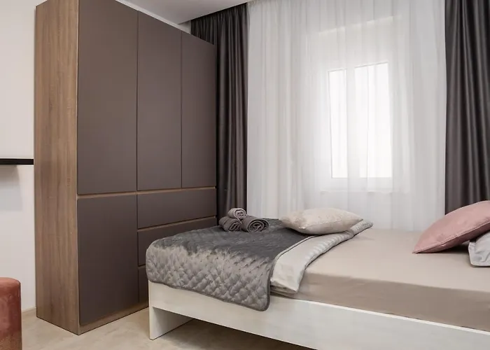 Luxury Lorena - Private Heated Pool - Apartment