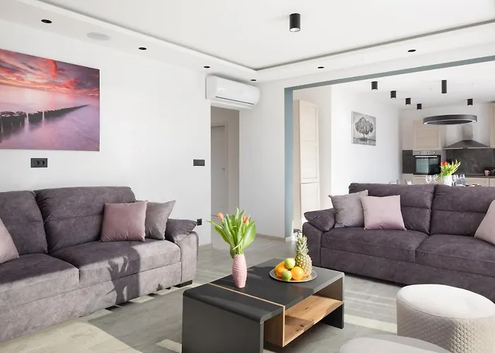Luxury Lorena - Private Heated Pool - Apartment
