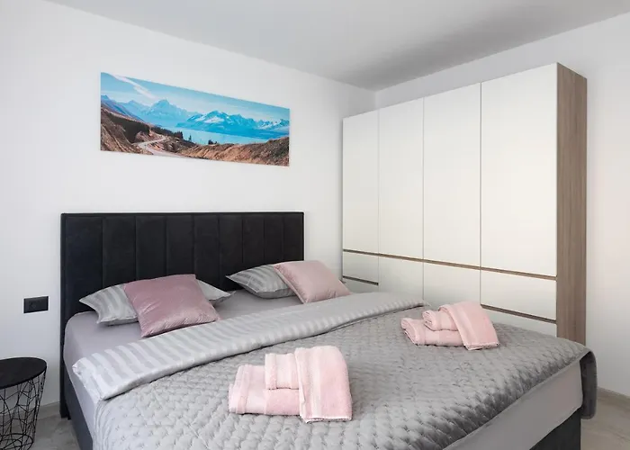 Luxury Lorena - Private Heated Pool - Apartment *