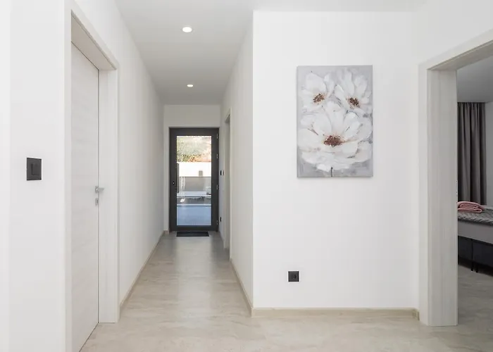 Apartment Luxury Lorena - Private Heated Pool - Jesenice (Split-Dalmatia)