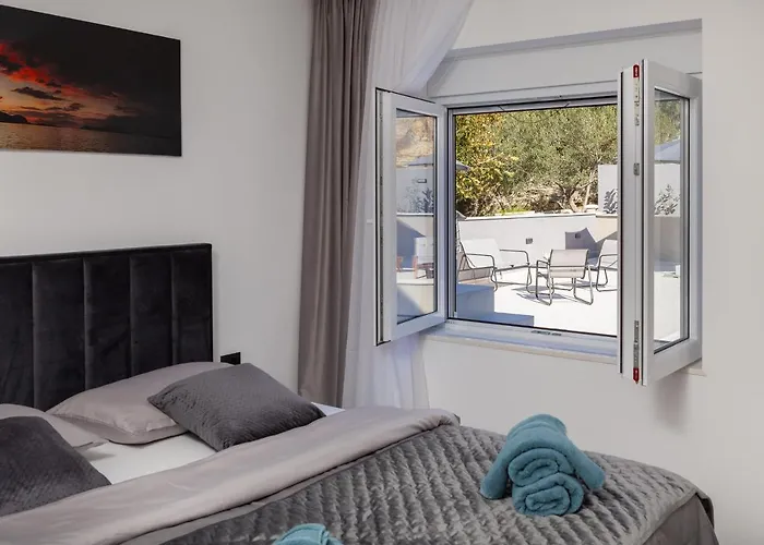 Luxury Lorena - Private Heated Pool - Apartment