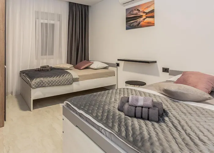 Luxury Lorena - Private Heated Pool - Apartment *