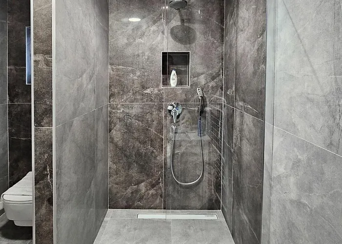 Apartment Luxury Lorena - Private Heated Pool - Jesenice (Split-Dalmatia)