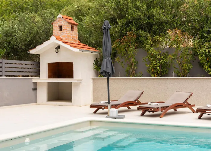 Luxury Lorena - Private Heated Pool - * Jesenice (Split-Dalmatia)