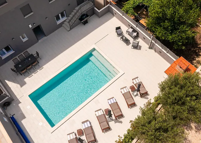 Luxury Lorena - Private Heated Pool - Apartment Jesenice (Split-Dalmatia)