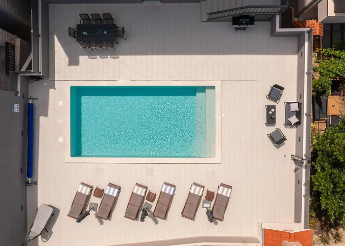 Apartment Luxury Lorena - Private Heated Pool - Jesenice (Split-Dalmatia)