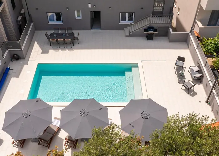 Apartment Luxury Lorena - Private Heated Pool - Jesenice (Split-Dalmatia)
