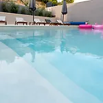 Διαμέρισμα Luxury Lorena - Private Heated Pool -