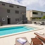 公寓 Luxury Lorena - Private Heated Pool - 耶塞尼采