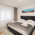 Διαμέρισμα Luxury Lorena - Private Heated Pool - Jesenice (Split-Dalmatia)