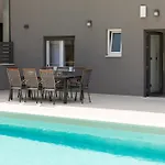 公寓 Luxury Lorena - Private Heated Pool - 耶塞尼采