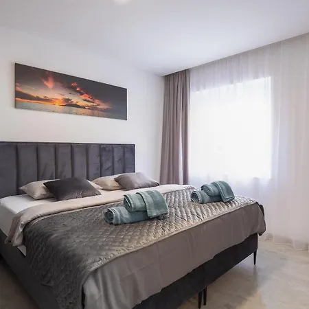 Luxury Lorena - Private Heated Pool - Apartment