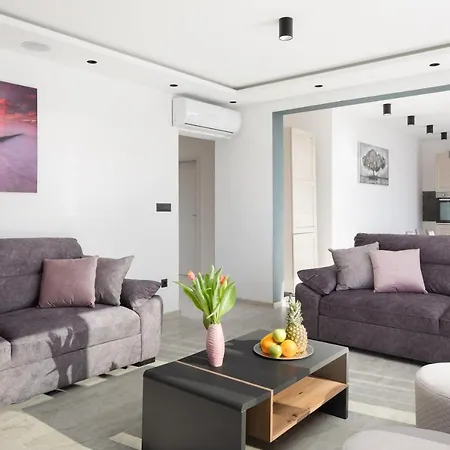Luxury Lorena - Private Heated Pool - Apartment