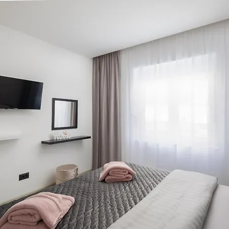 Apartmán Luxury Lorena - Private Heated Pool - *