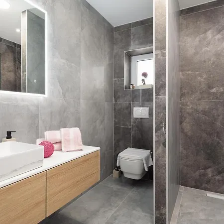 Luxury Lorena - Private Heated Pool - Jesenice (Split-Dalmatia)
