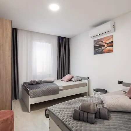 Luxury Lorena - Private Heated Pool - Jesenice (Split-Dalmatia)