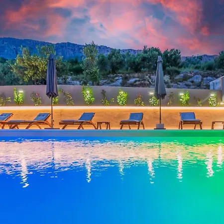 Luxury Lorena - Private Heated Pool - Apartmán Jesenice (Split-Dalmatia)