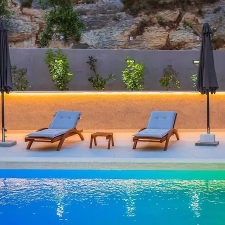 Apartment Luxury Lorena - Private Heated Pool -
