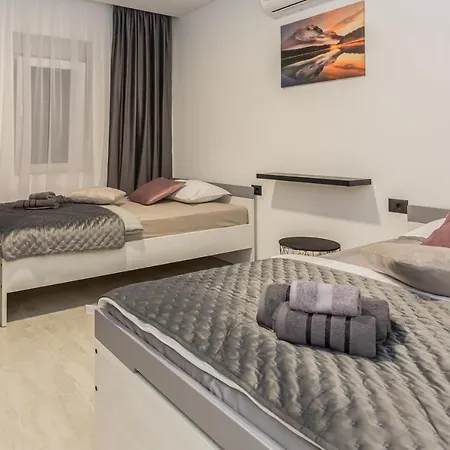 Luxury Lorena - Private Heated Pool - Apartment *