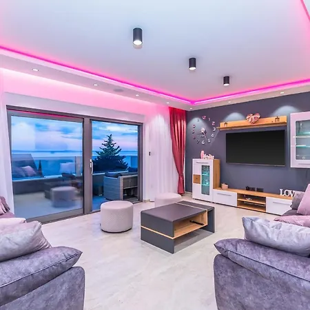 Luxury Lorena - Private Heated Pool -