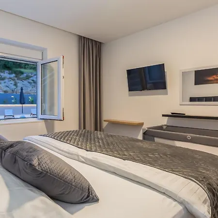 Apartamento Luxury Lorena - Private Heated Pool - Jesenice (Split-Dalmatia)