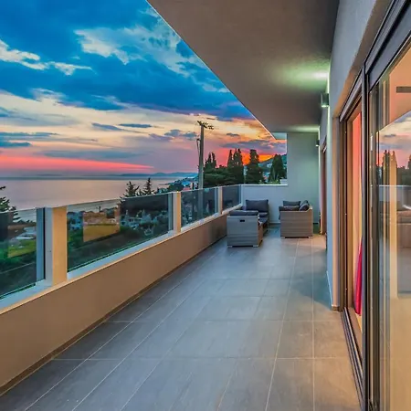 Luxury Lorena - Private Heated Pool - Jesenice (Split-Dalmatia)