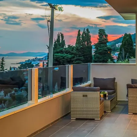 Luxury Lorena - Private Heated Pool - Jesenice (Split-Dalmatia)