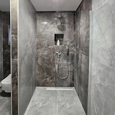 Apartamento Luxury Lorena - Private Heated Pool - Jesenice (Split-Dalmatia)