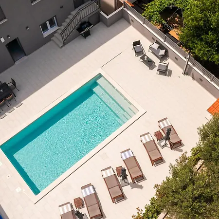 Luxury Lorena - Private Heated Pool - Apartment Jesenice (Split-Dalmatia)