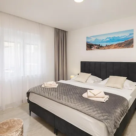 Apartment Luxury Lorena - Private Heated Pool - Jesenice (Split-Dalmatia)