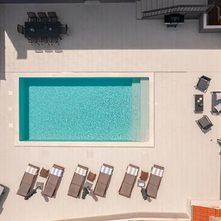 Apartment Luxury Lorena - Private Heated Pool - Jesenice (Split-Dalmatia)