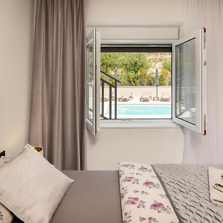 Luxury Lorena - Private Heated Pool - Apartment