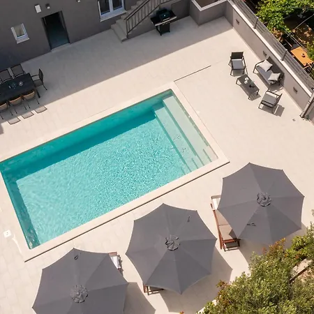 Luxury Lorena - Private Heated Pool - Apartment Jesenice (Split-Dalmatia)