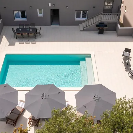 Apartment Luxury Lorena - Private Heated Pool - Jesenice (Split-Dalmatia)