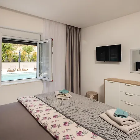 Luxury Lorena - Private Heated Pool - Jesenice (Split-Dalmatia)