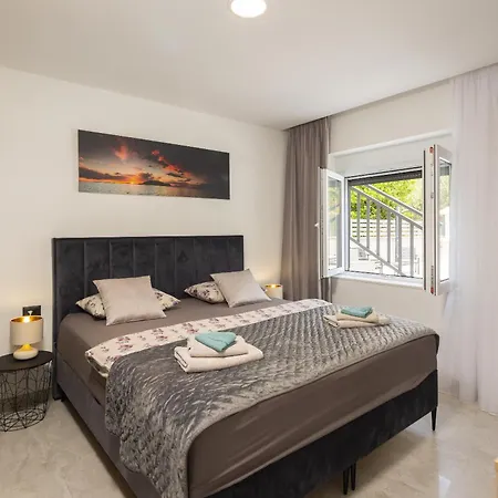 Luxury Lorena - Private Heated Pool - * Jesenice (Split-Dalmatia)