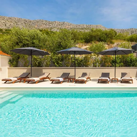 Luxury Lorena - Private Heated Pool -