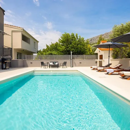 Apartment Luxury Lorena - Private Heated Pool -