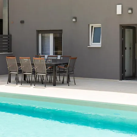 Apartment Luxury Lorena - Private Heated Pool - Jesenice (Split-Dalmatia)