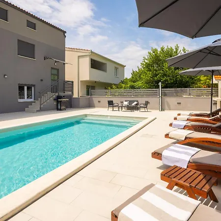 Luxury Lorena - Private Heated Pool - Apartamento Jesenice (Split-Dalmatia)