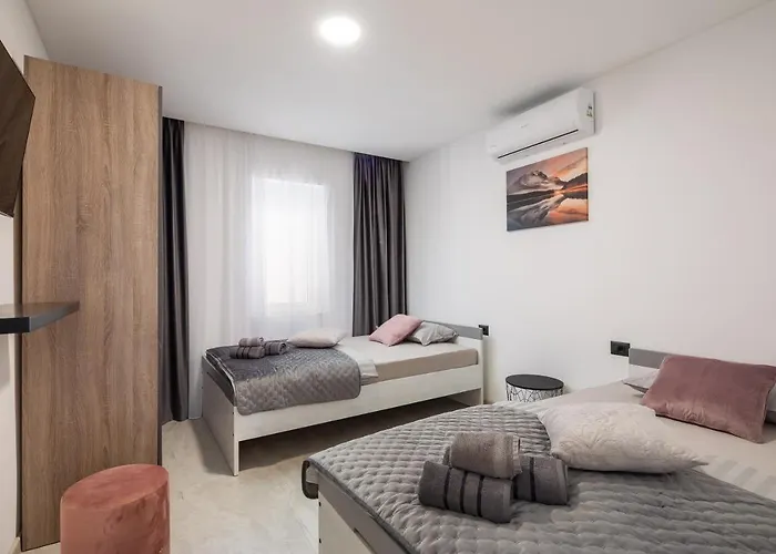 Luxury Lorena - Private Heated Pool - Jesenice (Split-Dalmatia)