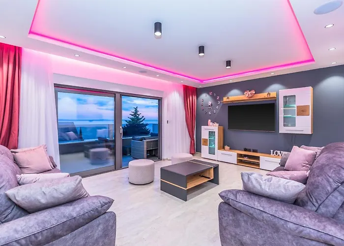 Luxury Lorena - Private Heated Pool -