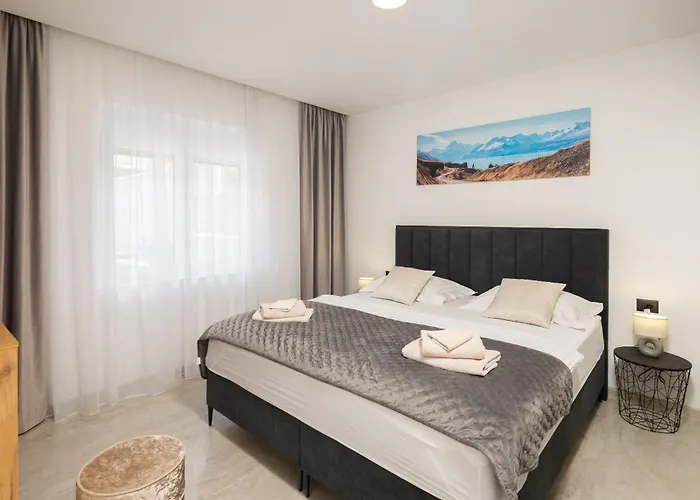 Apartmán Luxury Lorena - Private Heated Pool - Jesenice (Split-Dalmatia)