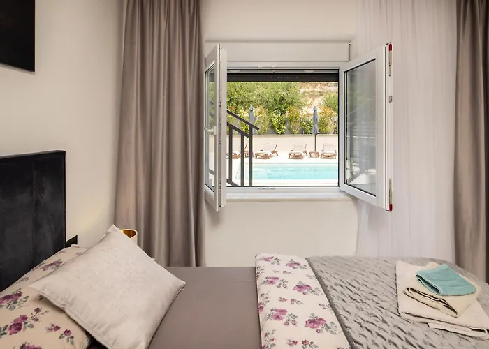Luxury Lorena - Private Heated Pool - Apartmán