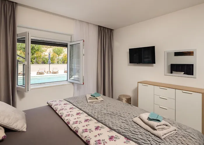 Luxury Lorena - Private Heated Pool - Jesenice (Split-Dalmatia)